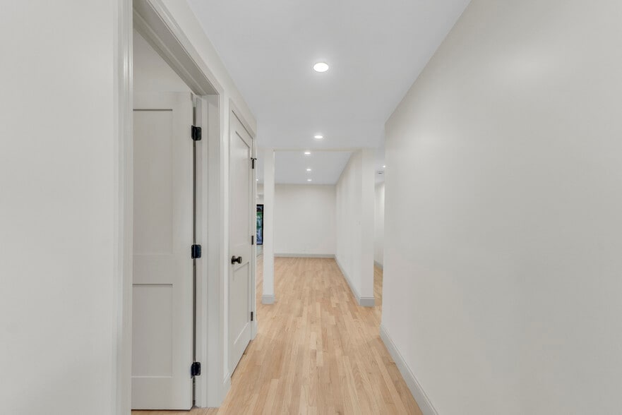 Entry - 4316 Bellaire Ave