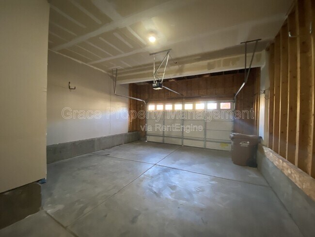 Building Photo - 239 Bristlecone St