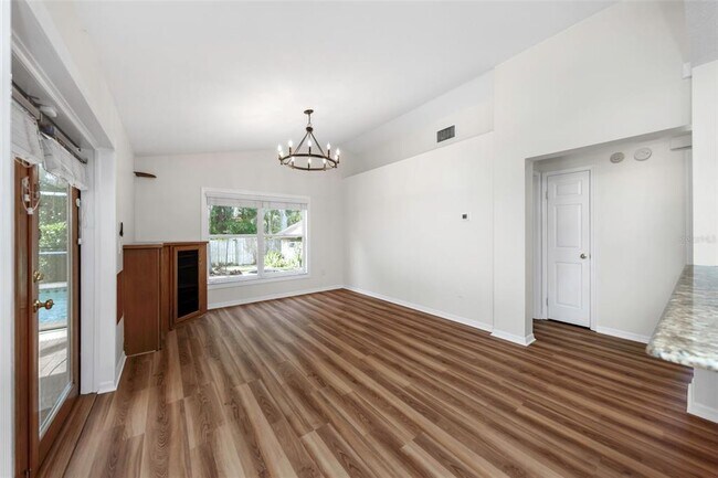 Building Photo - 15002 Rocky Ledge Dr