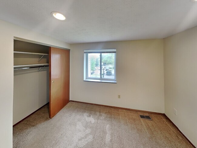 Building Photo - 94 E 18th Ave