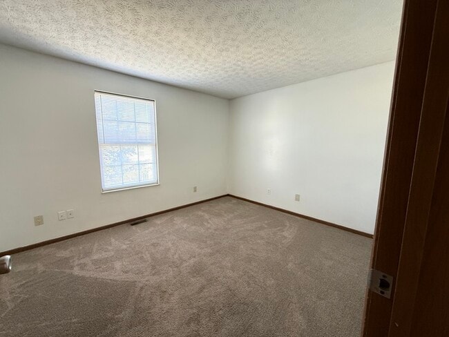 Building Photo - 2 Bedroom, 1 Bath Condo in Blacklick