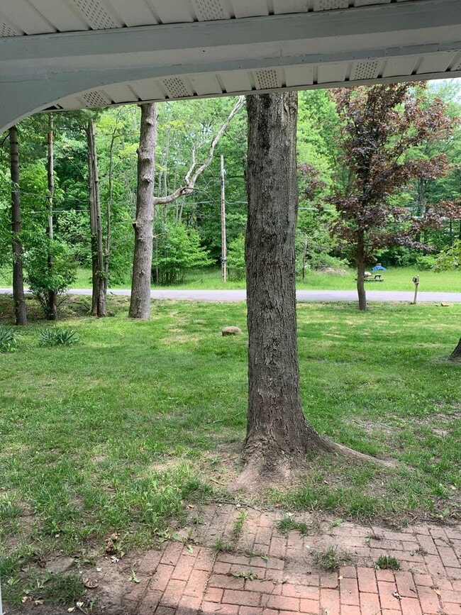 Building Photo - MADISON RANCH WITH 2 BATHS!