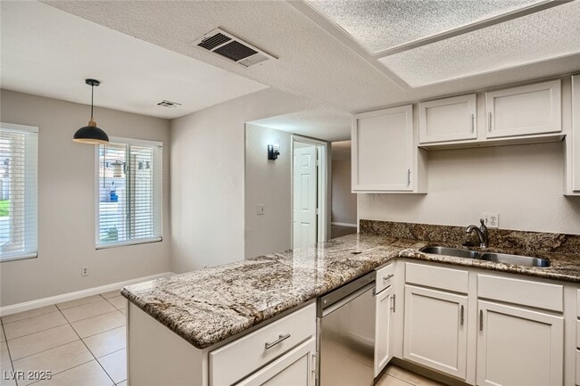 Building Photo - 7705 Wolf Creek Rd