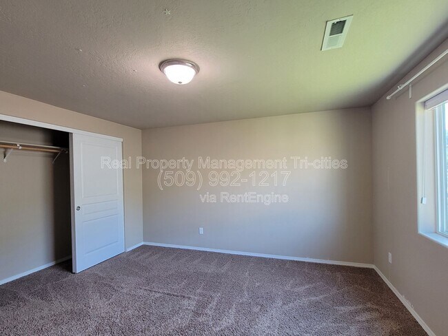 Building Photo - 533 Jordan Ln