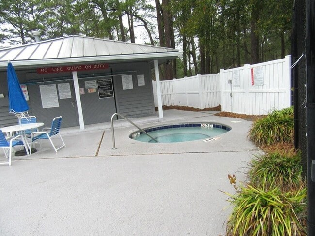 Building Photo - 10174 Beach Dr SW