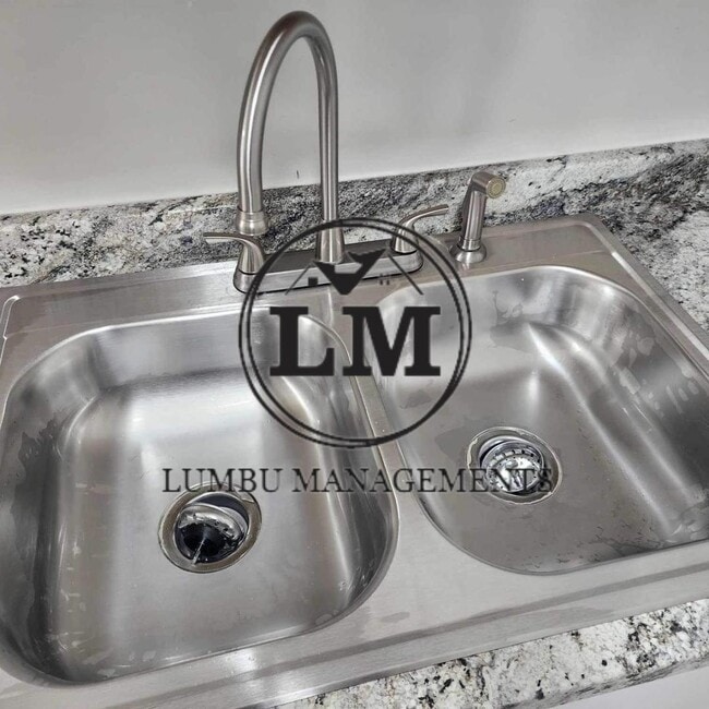 Building Photo - 863 Stokes St