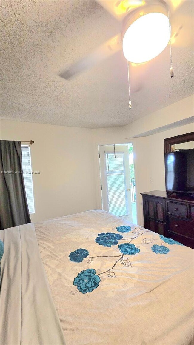 Building Photo - 9999 Summerbreeze Dr