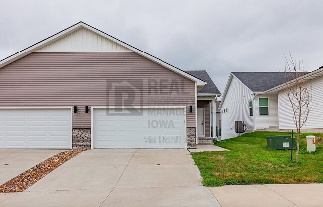 Building Photo - 5638 Fernwood Dr