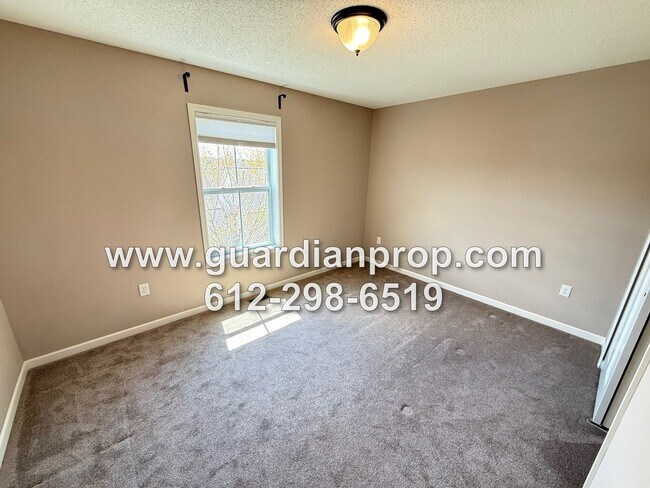 Building Photo - Luxury Townhouse Available Now, Lower Family Room w/Walkout, Balcony, 4 Baths, Large Primary