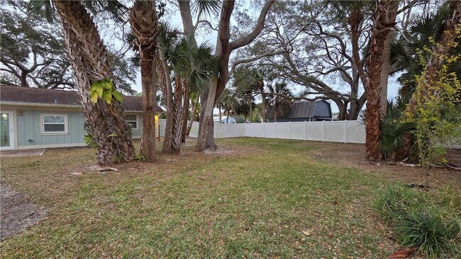 Building Photo - 426 Tulip Dr