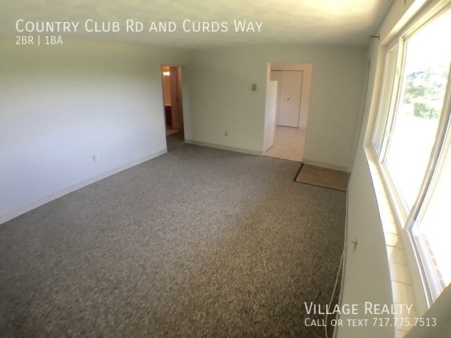 Building Photo - Huge 2-Bed apartment with washer/dryer hoo...