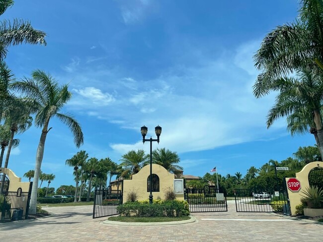 Building Photo - 91 Redondo Dr