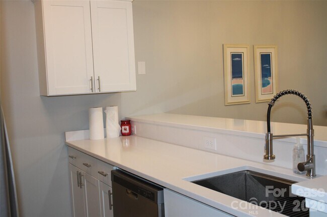 Building Photo - 17919 Kings Point Dr