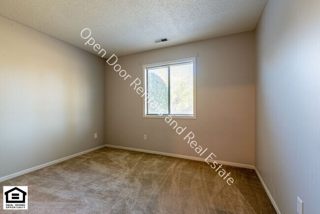 Building Photo - 4934-4936 Vermont Ln