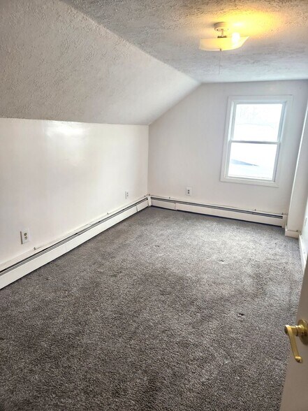 Building Photo - 2 Seminole St