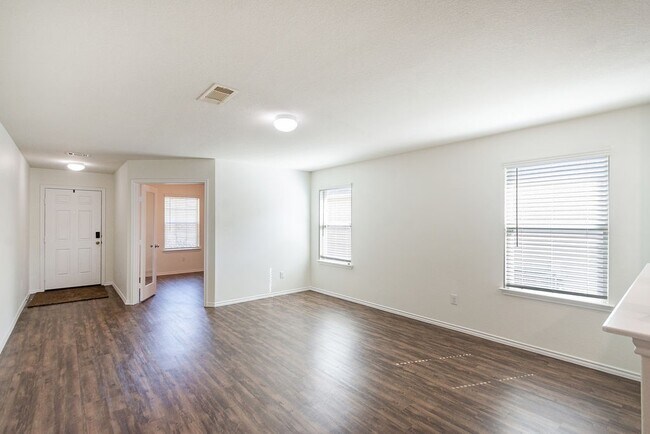 Building Photo - 2622 Summer Ln