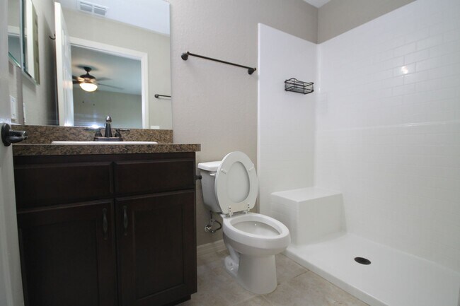 Building Photo - DISCOVER THE BEAUTIFUL 3 Bd/2Ba in Ocala!!