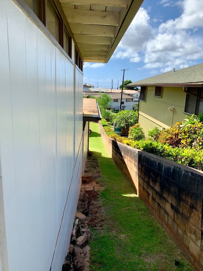 Building Photo - Charming Singe Family Home 3/1/2 with Spacious & Fenced Yard