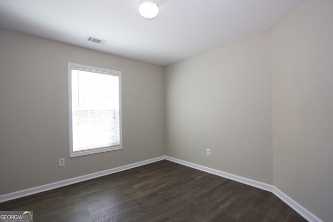 Building Photo - 585 Chapel Walk Ln SE