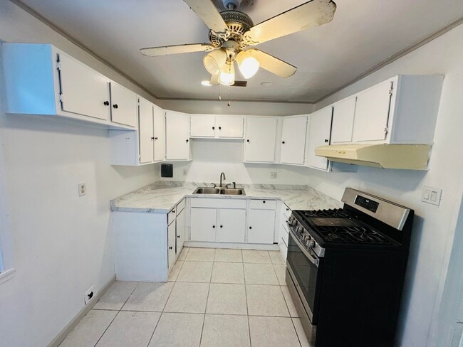 Building Photo - 3014 Vassallo Ave