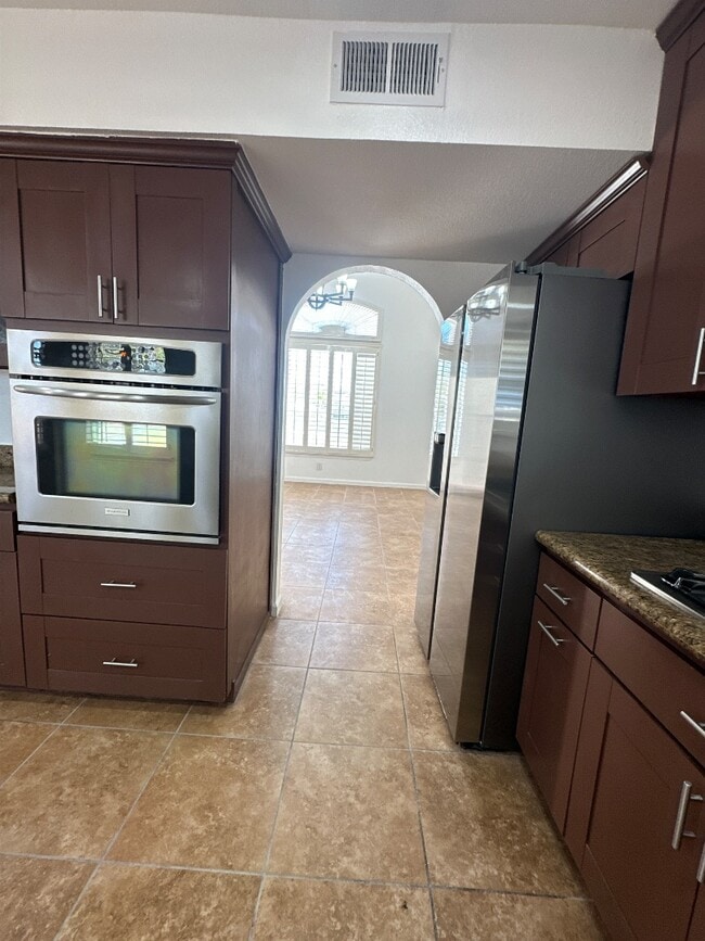 Building Photo - 7461 Plaza Redonda Dr