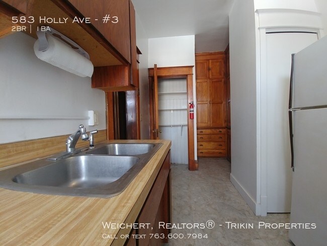 Building Photo - 583 Holly Ave