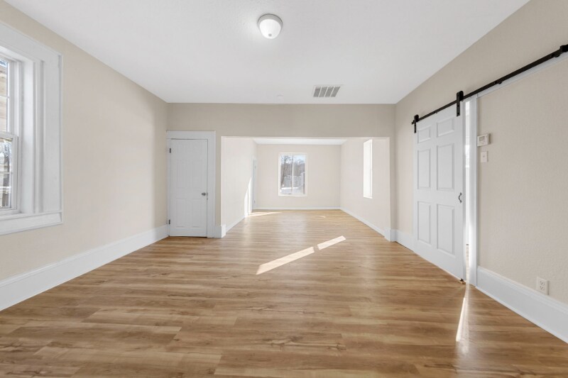 Building Photo - 204 E 2nd St