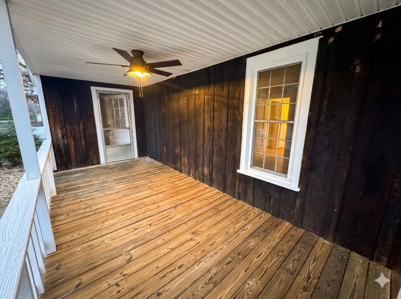 Back Deck - 317 S Friendship Rd