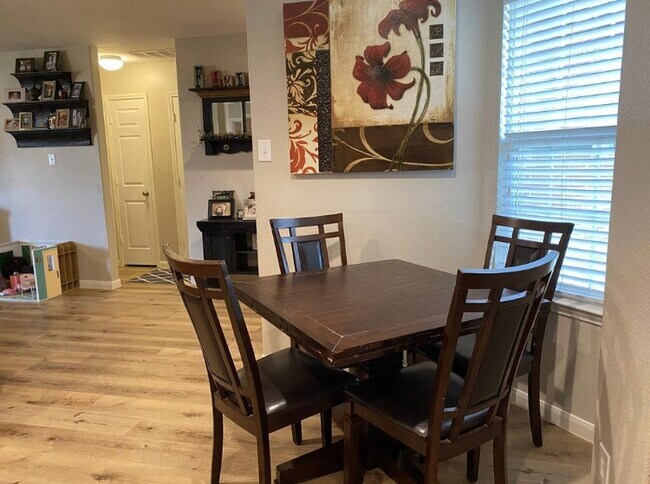 Building Photo - 118 Feverbush Dr