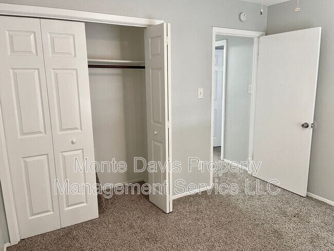 Building Photo - 1312 Southport Dr