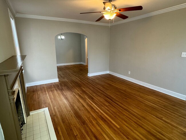 Building Photo - Gorgeous Features! 3 Bedroom with Bonus room