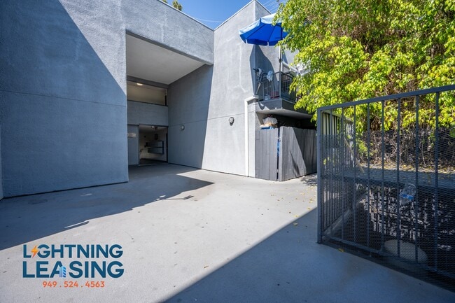 Building Photo - 14201 Victory Blvd