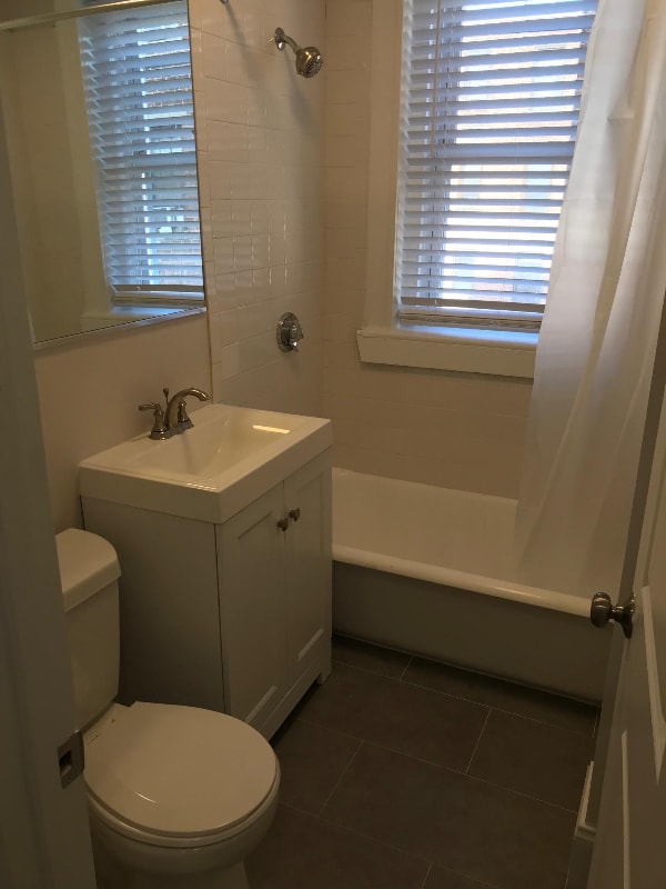 Building Photo - 121 Park Dr