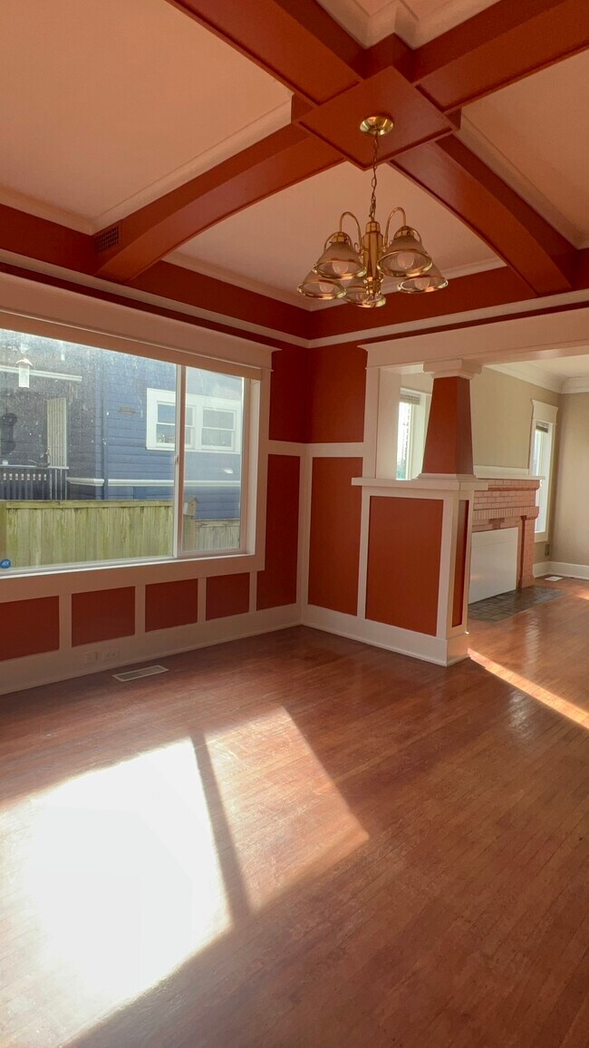 Livingroom hardwood - 5006 8th Ave NE