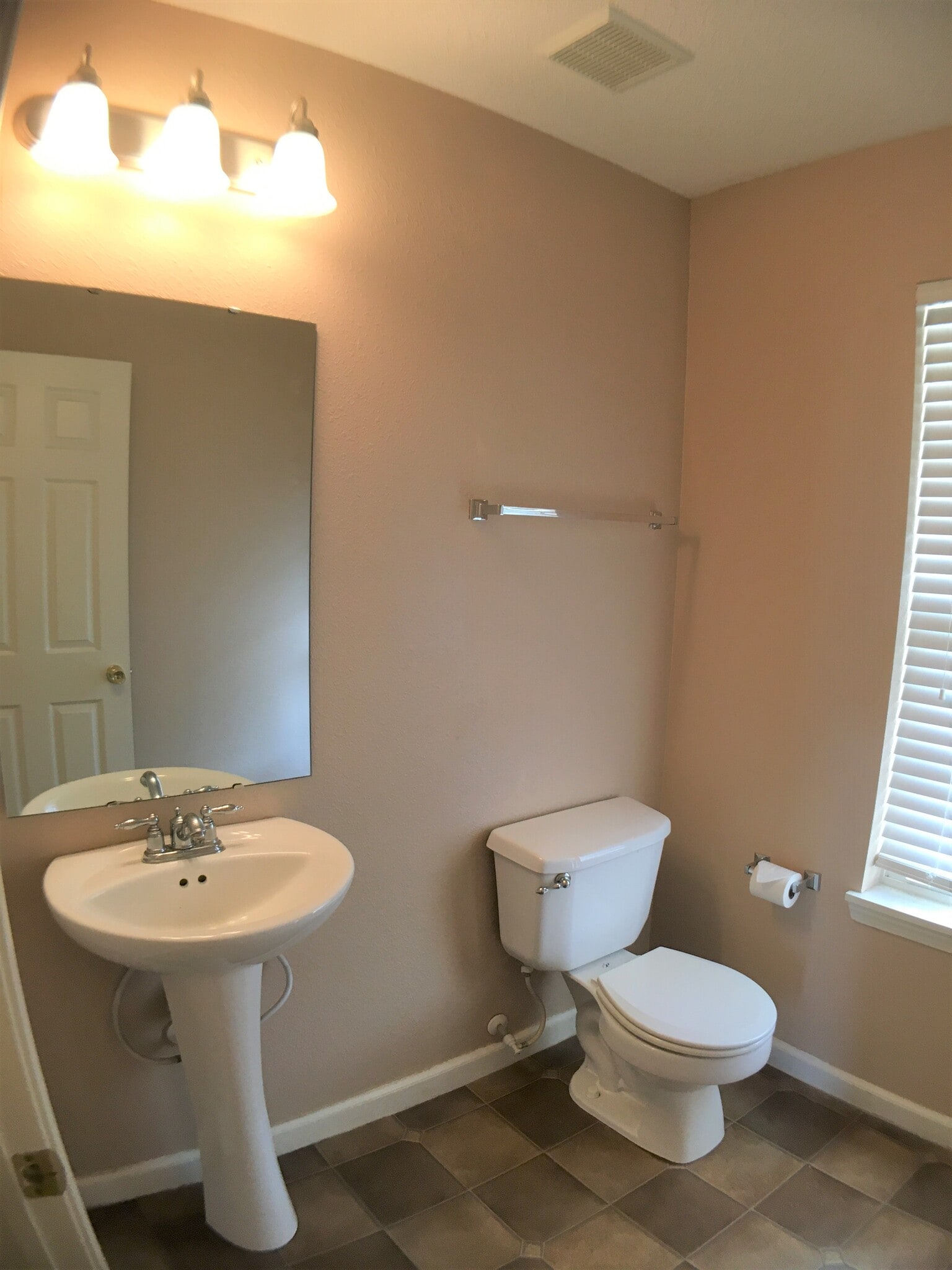 Building Photo - 2396 Meadow Bend Dr
