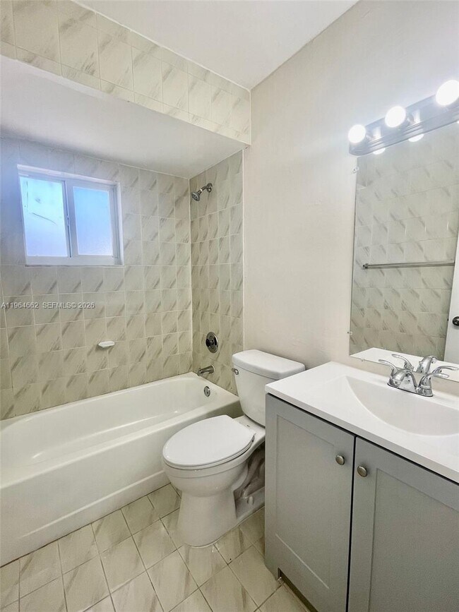 Building Photo - 922 NW 106th Ave Cir