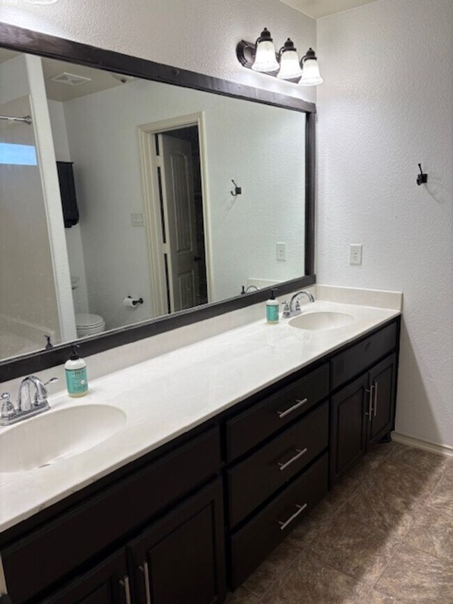 Building Photo - 3106 Alamocitos Creek Dr