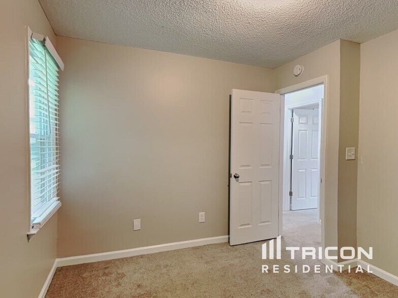 Building Photo - 5005 Baffin Ct