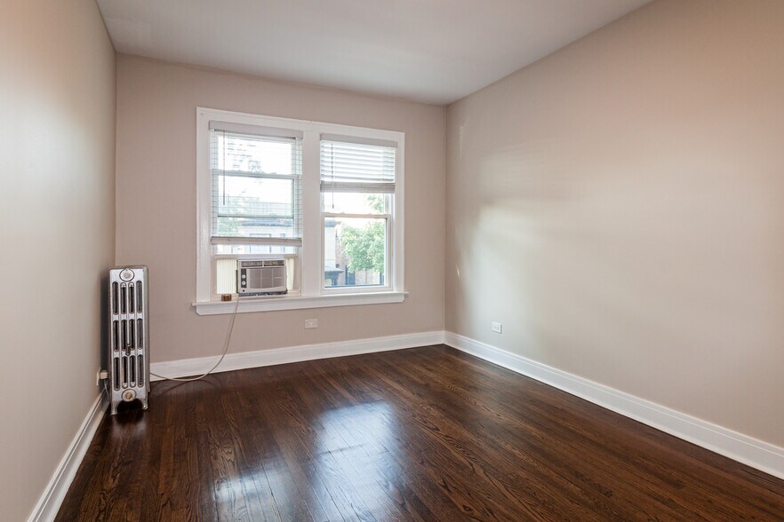 Building Photo - 1436 W Farragut Ave