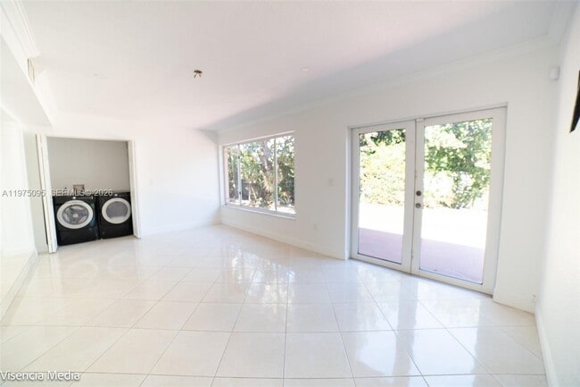 Building Photo - 783 W 78th St