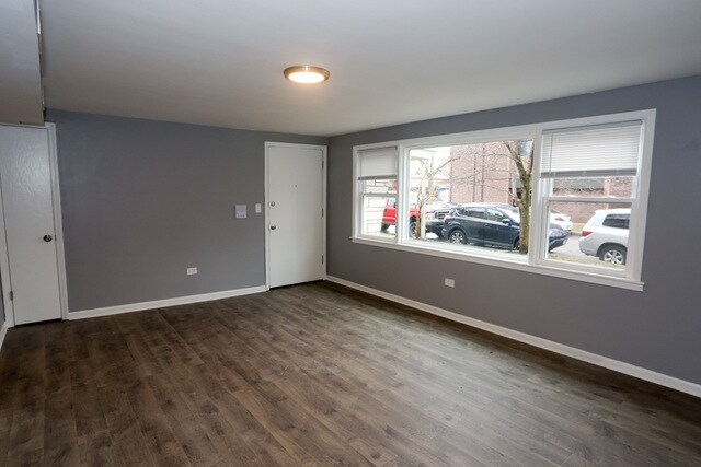 Building Photo - 2654 W Touhy Ave