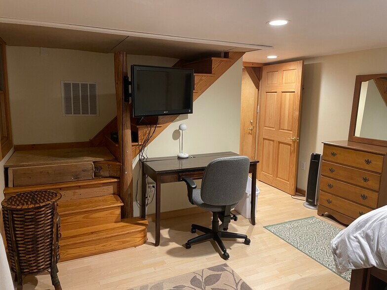 Building Photo - 242 Chippewa Trl
