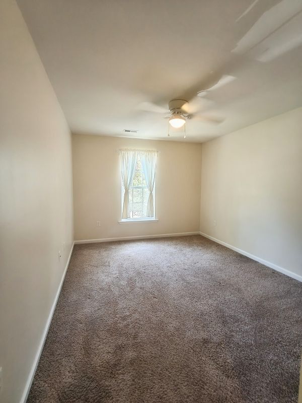 Building Photo - 2913 Lakeview Pkwy