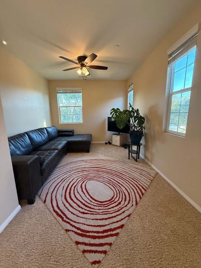 Building Photo - Modern 3 Bed, 3 Bath Living—Style, Comfort...