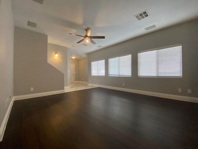 Building Photo - Beautiful 4-Bedroom Home with Den in Mountain’s Edge