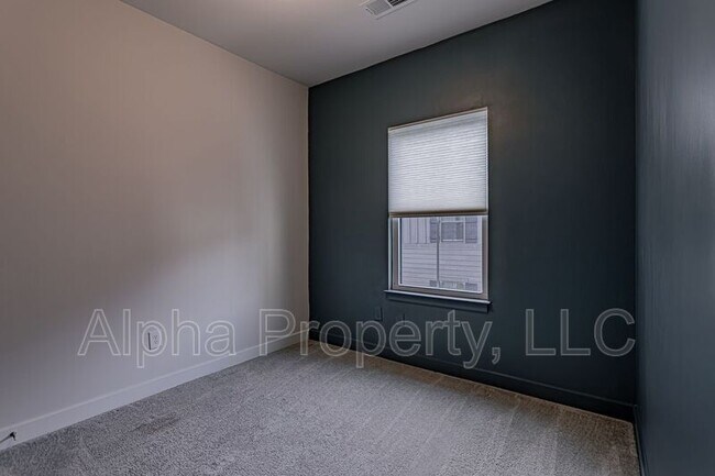 Building Photo - 120 Rollins Ave