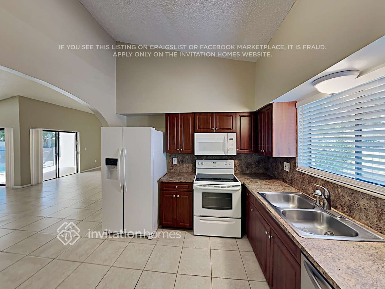 Building Photo - 9664 Carousel Cir S