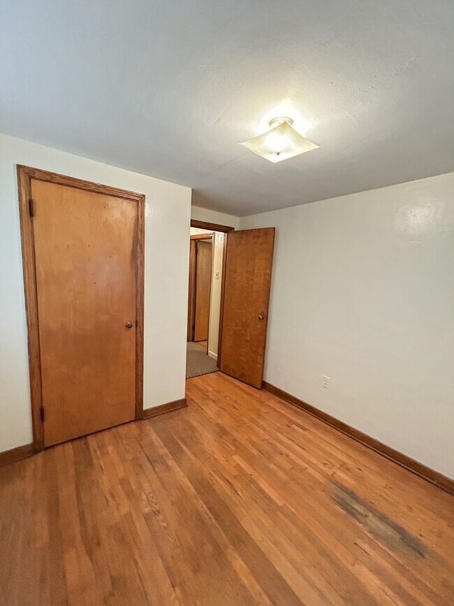 Building Photo - 1028 Fleming St