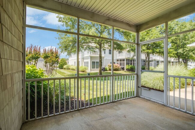 Building Photo - Year Round first floor apartment, convenie...