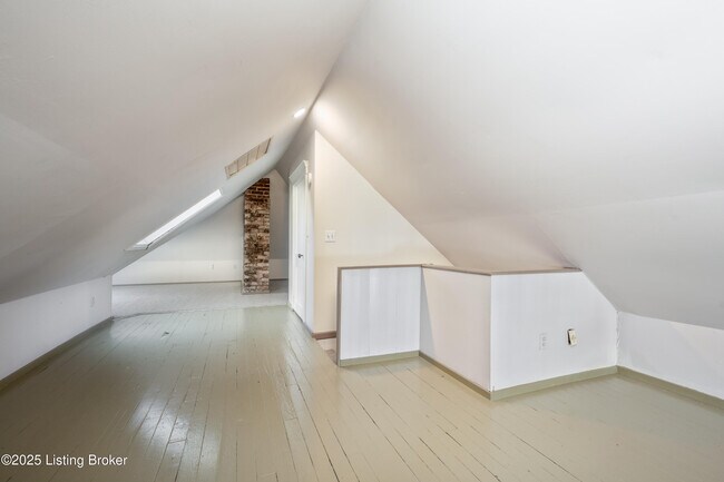 Building Photo - 1704 Rosewood Ave